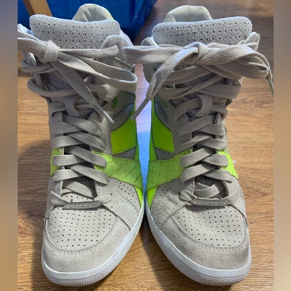 Coach Women’s 8.5 heel Sneakers - Picture 2 of 7